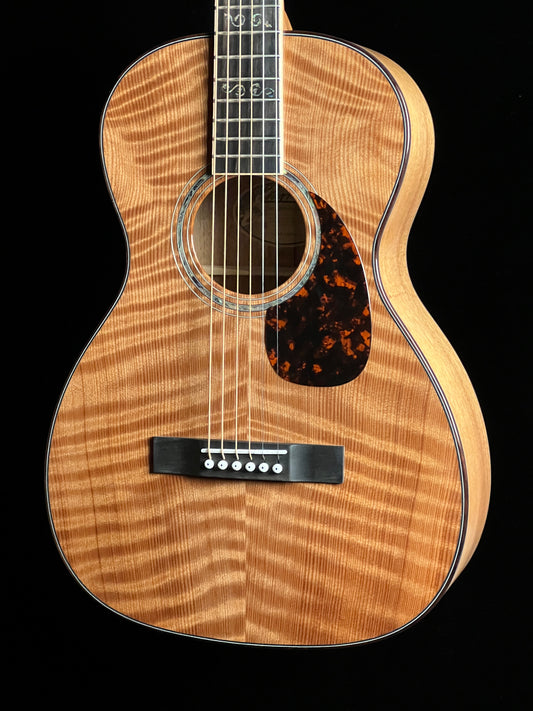 Larrivée OO-03 Acoustic Guitar Flamed Redwood/Mahogany - New