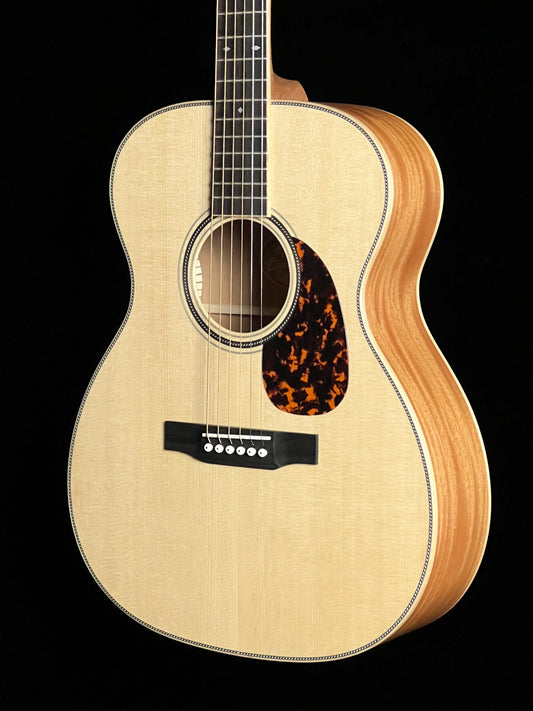 Larrivée OM-40 Legacy Series Spruce / Mahogany Acoustic Guitar - New